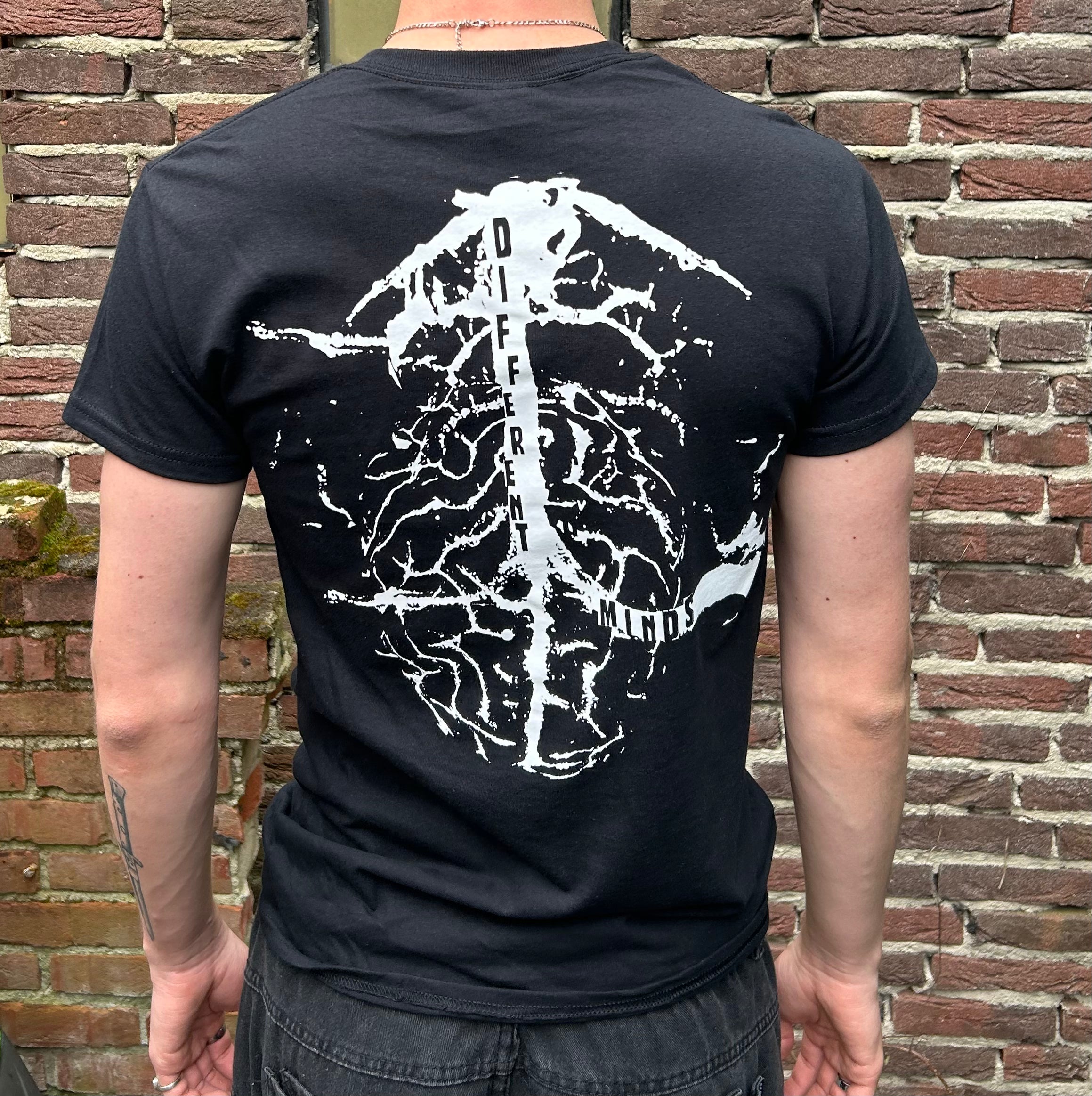 Black Different minds T-shirt